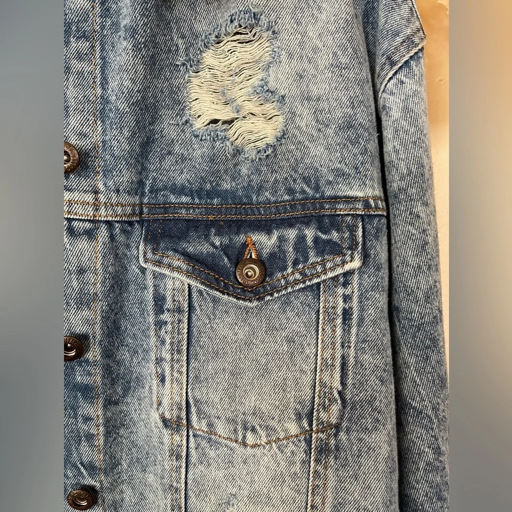 Women's Oversized Destroyed Denim Jacket - Picture 6 of 14